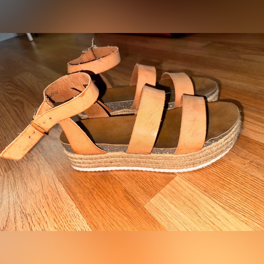 Brown Platform sandals. Size 11